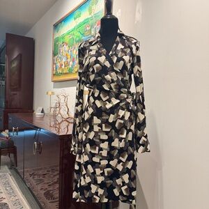 Diane Von Furstenberg Abstract Black and Cream Wrap Dress